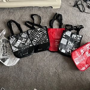 6 lululemon tote bags!